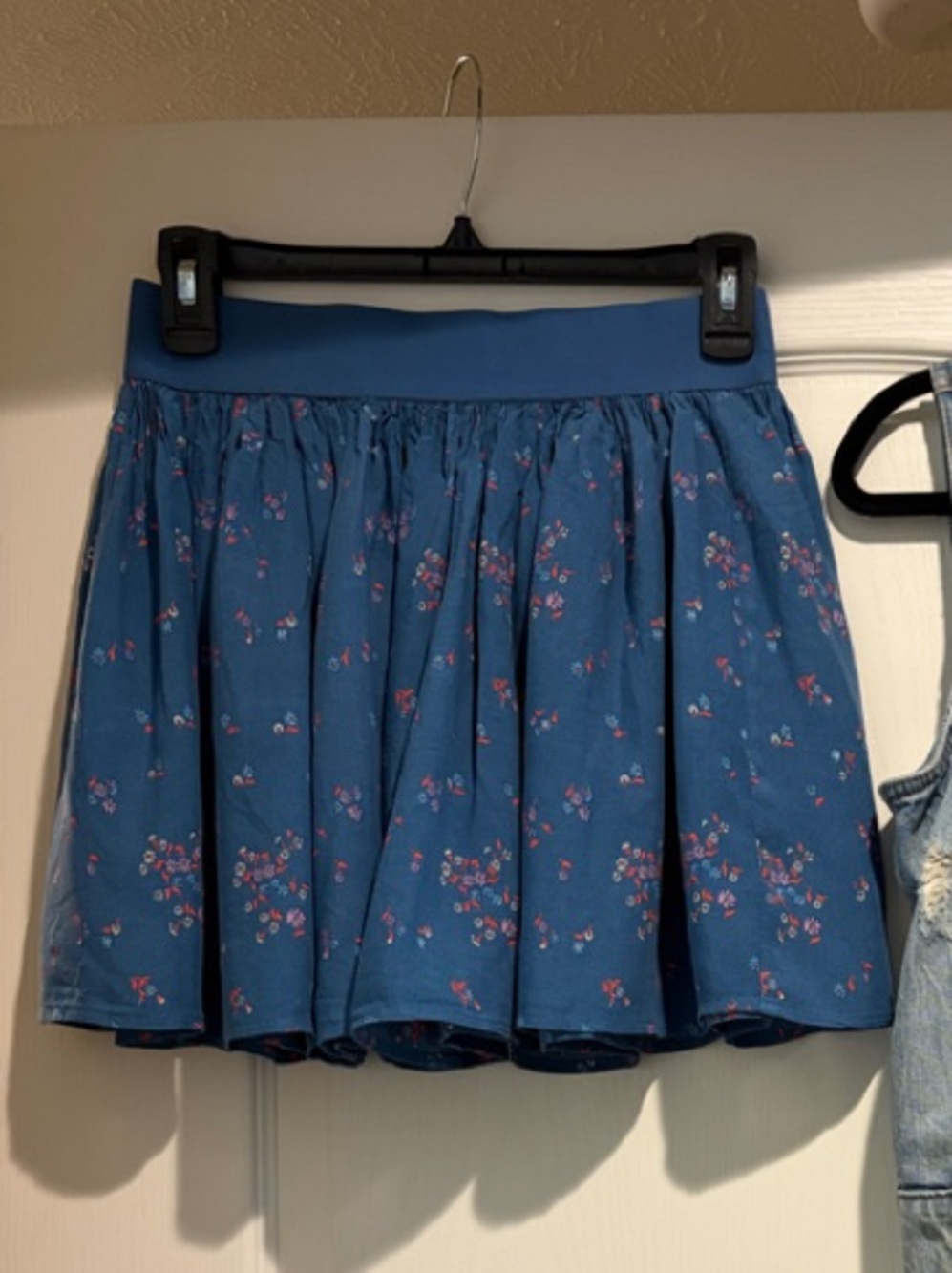 American Eagle Outfitters Blue Floral Skirt with Light Wash Denim Vest